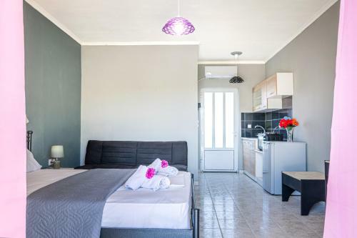 Brunswick Apartments - Pool & Beach