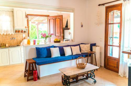 Sea Zoe, Summer House