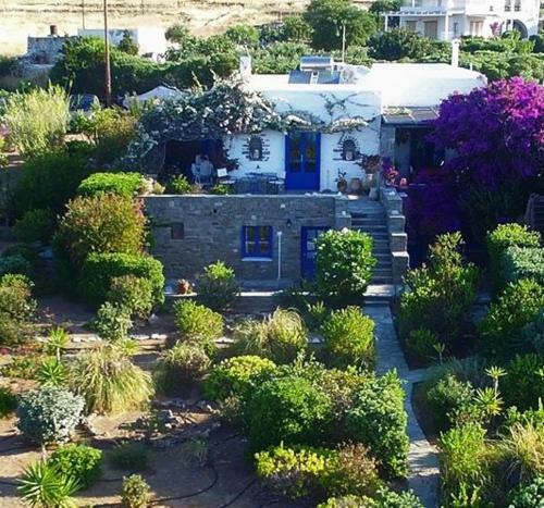 Villa Sophia Paros - Beachfront Three-bedroom Villa With Sea View