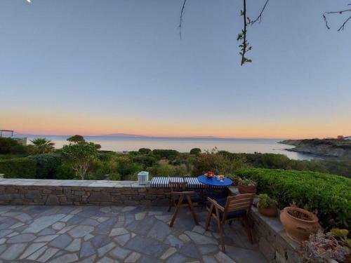 Villa Sophia Paros - Beachfront Three-bedroom Villa With Sea View