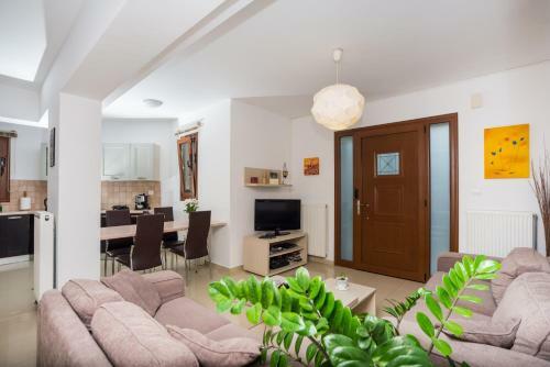 Apartamento Lila's City House With Parking