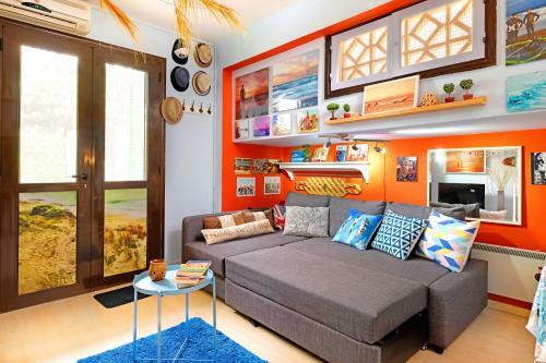 The Eclectic Yard Home -famous For Its Design