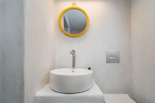New Villa Tholos - 400m From Famous Kamari Beach