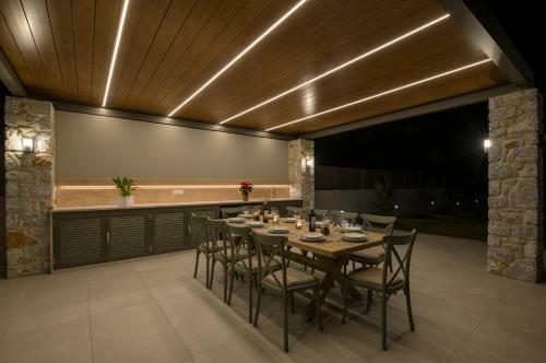 Imperium Luxury Villas-sauna, Jacuzzi & Heated Pool