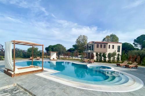 Epavli Alexandros Luxury Villa