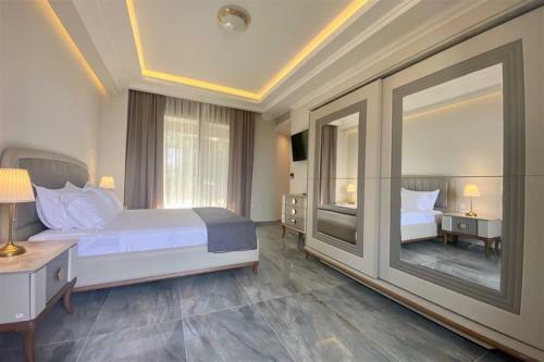 Epavli Alexandros Luxury Villa