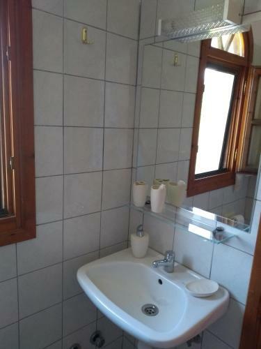 Athina Vourvourou Apartments