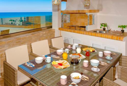 4 Bedroom Beachfront Villa With Private Pool, Skaleta