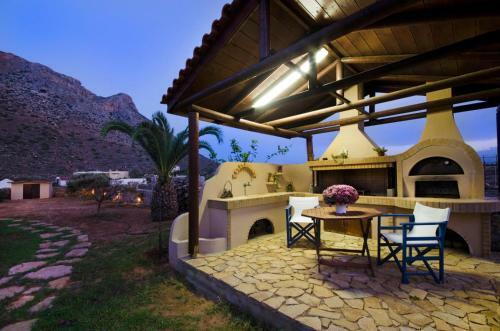 Villa Stavros Beachfront Homeleader