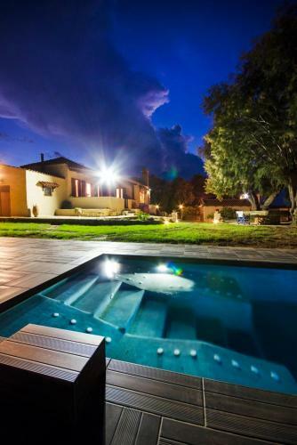 Villa Stavros Beachfront Homeleader