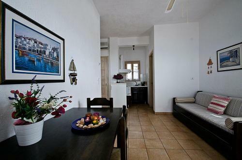 Violetta Apartments