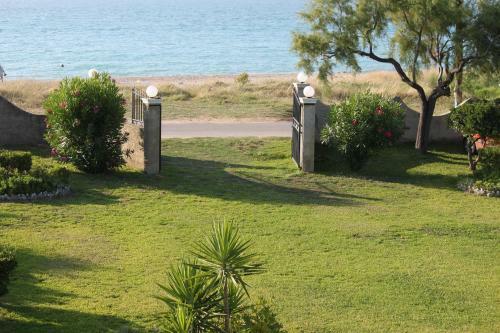 Villa Angela, Seafront Apartments, Almiros Beach
