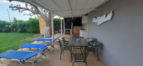 Petrakis Afrathias Garden House