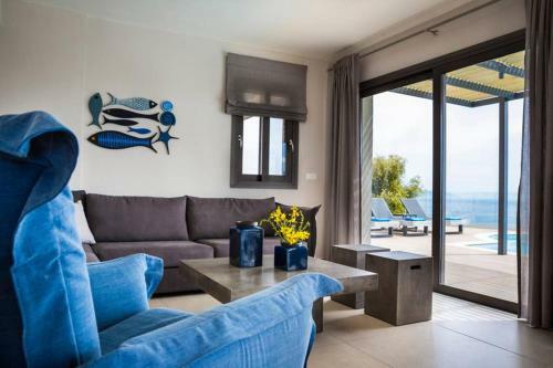 New Villa Blue With Private Pool At Trapezaki