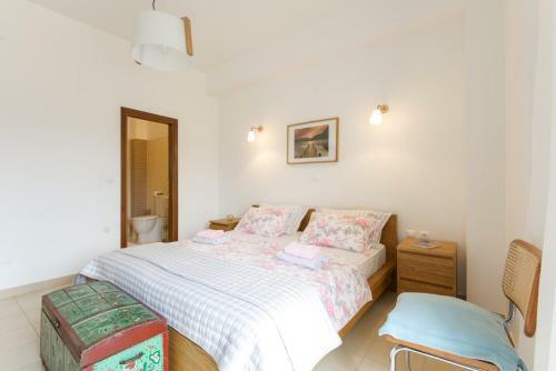 Stylish Villa In Salonica's Nature