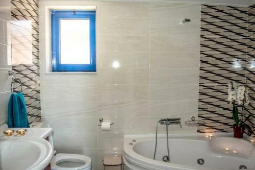 Villa Traditional Elegance With Privacy & Amazing Views