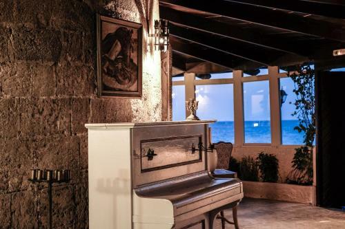 Mythica Tower Mill - Windmill Beach House