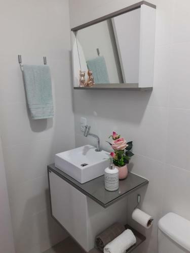 Apartamento 2 Dormit�rios - Palmas � 400 Metros Da Praia