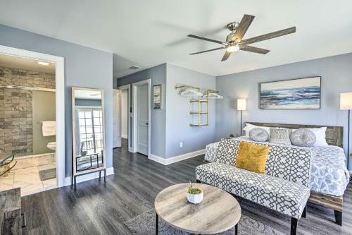 Chic Getaway With Hot Tub - Half-mi To Beach!