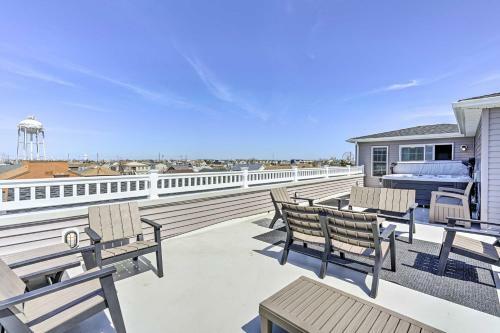 Chic Getaway With Hot Tub - Half-mi To Beach!