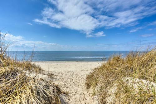 Cozy Villas Cottage With Deck, 1 Block To Beach