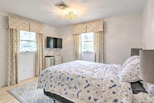 Beautiful Hampton Bays Home With Private Pool!