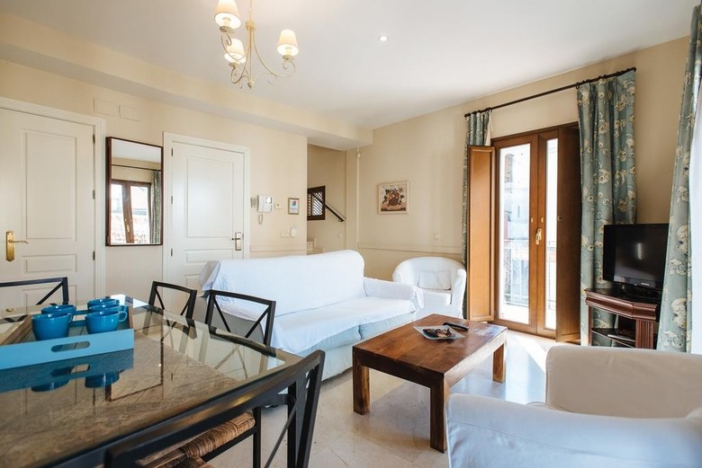 At Apartamentos & Vtv Conde de Torrej�n 10