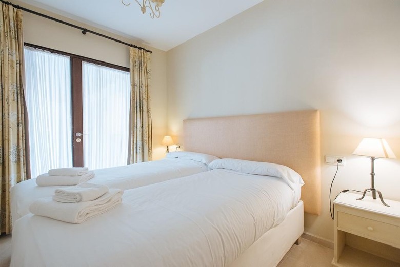 At Apartamentos & Vtv Conde de Torrej�n 10