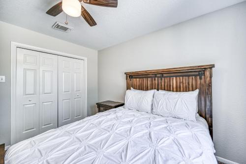 Beautiful And Well Appointed Home With Fireplace!!