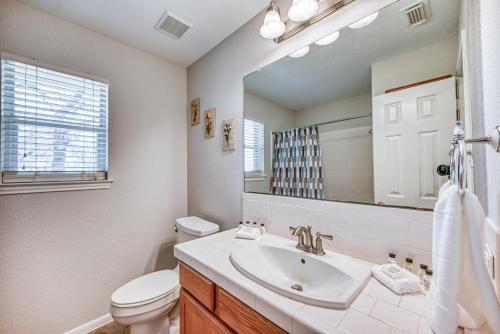 Beautiful And Well Appointed Home With Fireplace!!