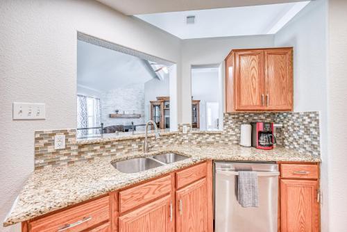 Beautiful And Well Appointed Home With Fireplace!!