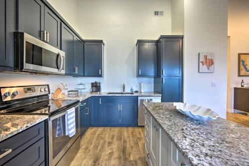 Modern Malakoff Escape With Panoramic Lake View