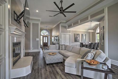 Luxe Lakefront Retreat With Grills And Boat Dock!