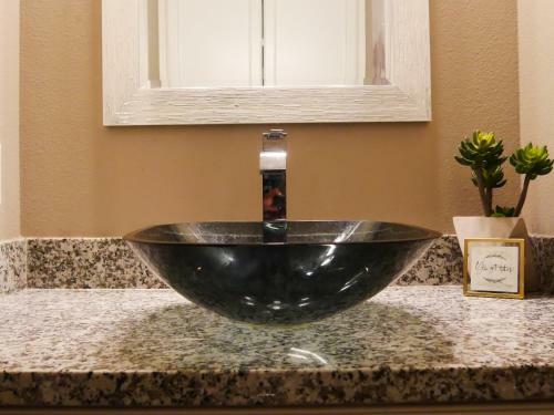 Luxury 3bd 3 1/2 Bath In Heart Of Houston!
