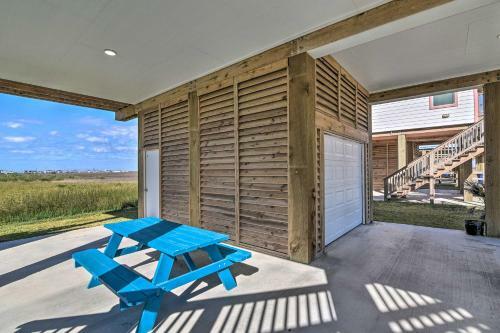 Sun-soaked Texas Getaway With Multiple Decks!