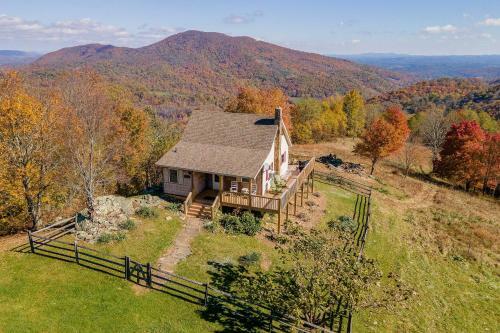 Apartamento Scenic, Authentic Cabin With Sweeping Mtn Views