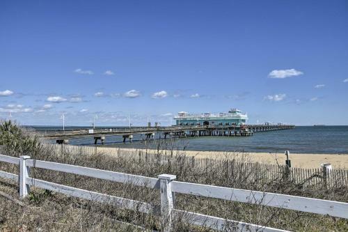 Norfolk Home With Private Yard - Walk To Beach!