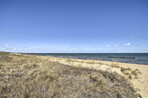 Norfolk Home With Private Yard - Walk To Beach!