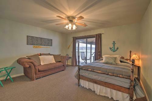 Inviting Home With Hot Tub On Table Rock Lake!