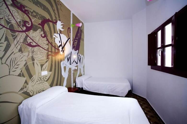 Hostal Home Youth Hostel By Feetup Hostels