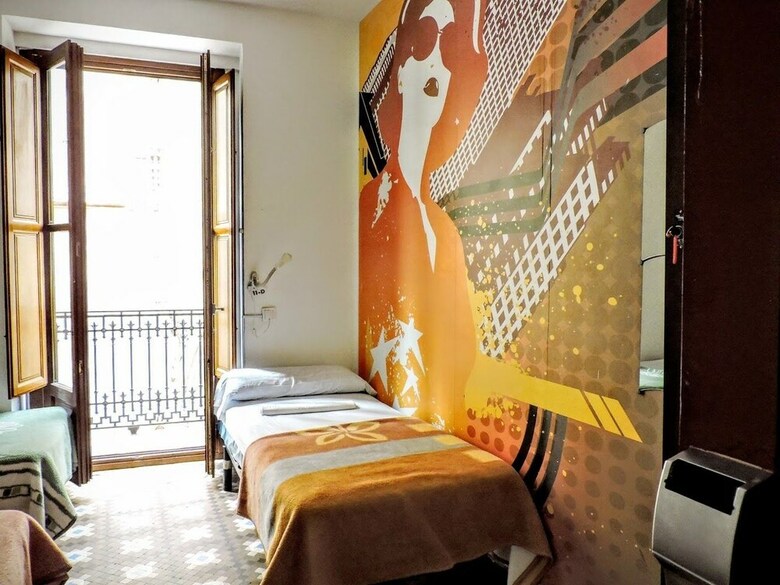 Hostal Home Youth Hostel By Feetup Hostels