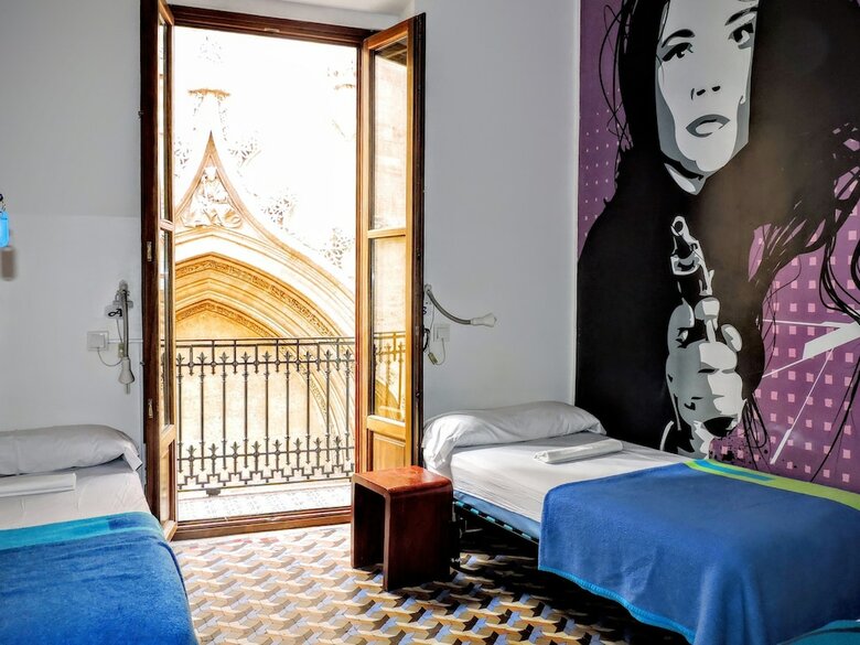 Hostal Home Youth Hostel By Feetup Hostels