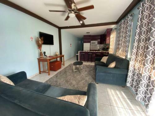 Large 8br Sleeps 38 People With Over 3000 Sq Ft