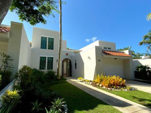 Villa Coral Reef- 4br With Community Pool Overlooking Ocean