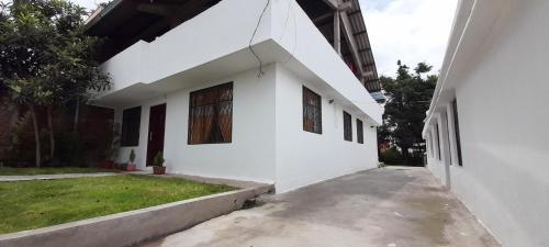 Hermosa Casa Amplia Con Sauna, �reas Verdes.
