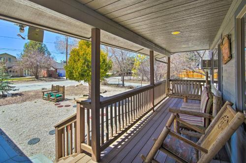 Inviting Big Bear Retreat With Hot Tub And Fire Pit!