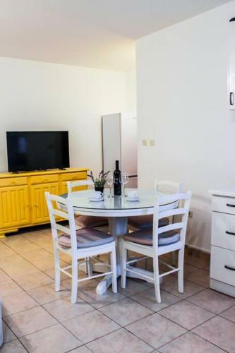 Apartamento Quiet Countryside House With A Swimming Pool