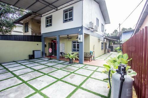 Explore 5br Gardenhouse Retreats (Free Parking)