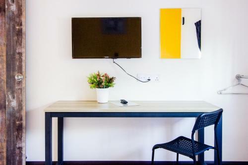 Explore 5br Gardenhouse Retreats (Free Parking)