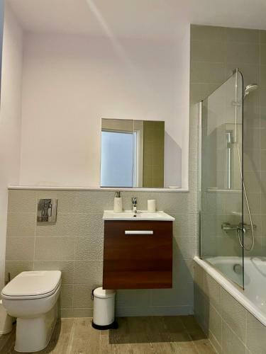 Modern Birmingham City Centre Apartment
